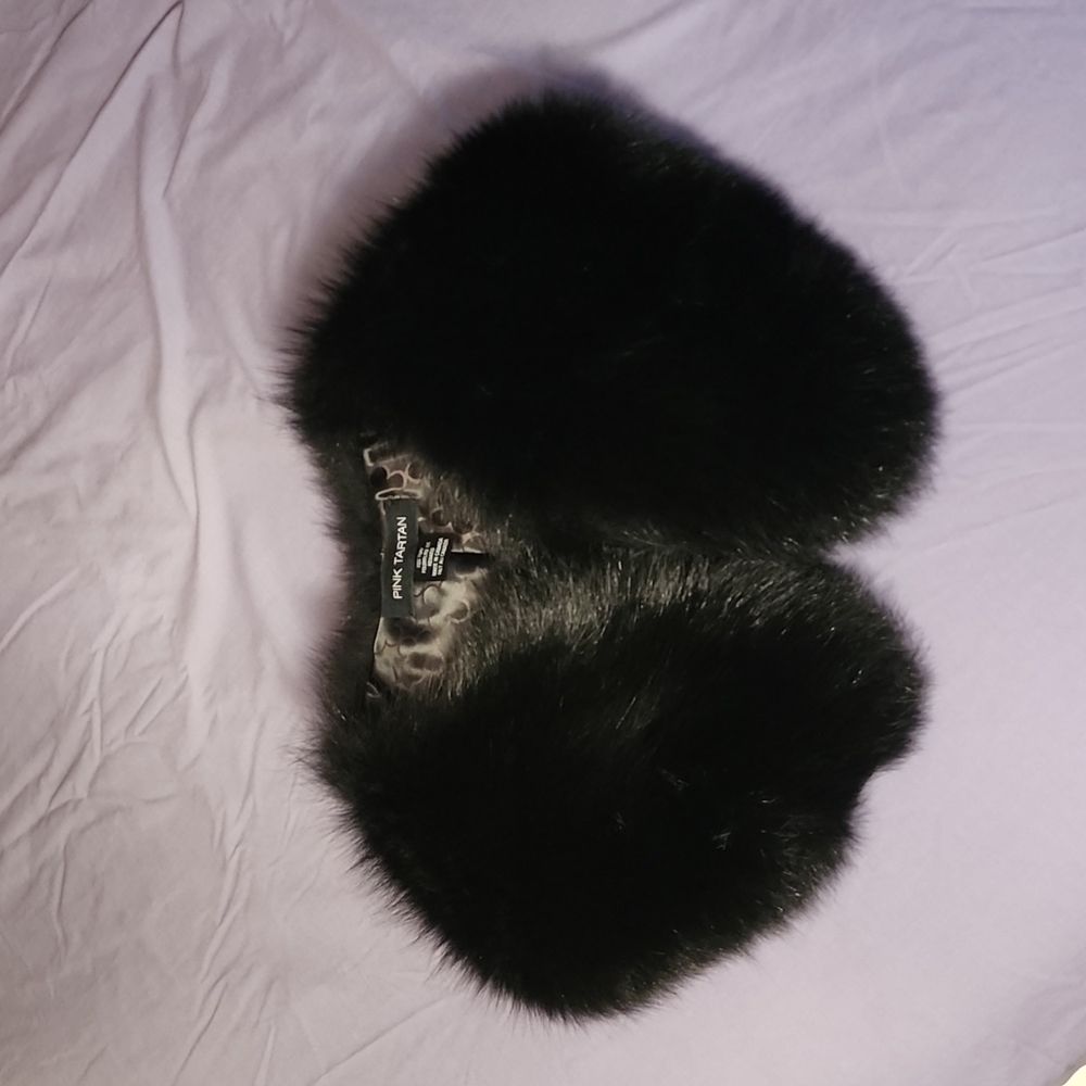 A black fox fur collar